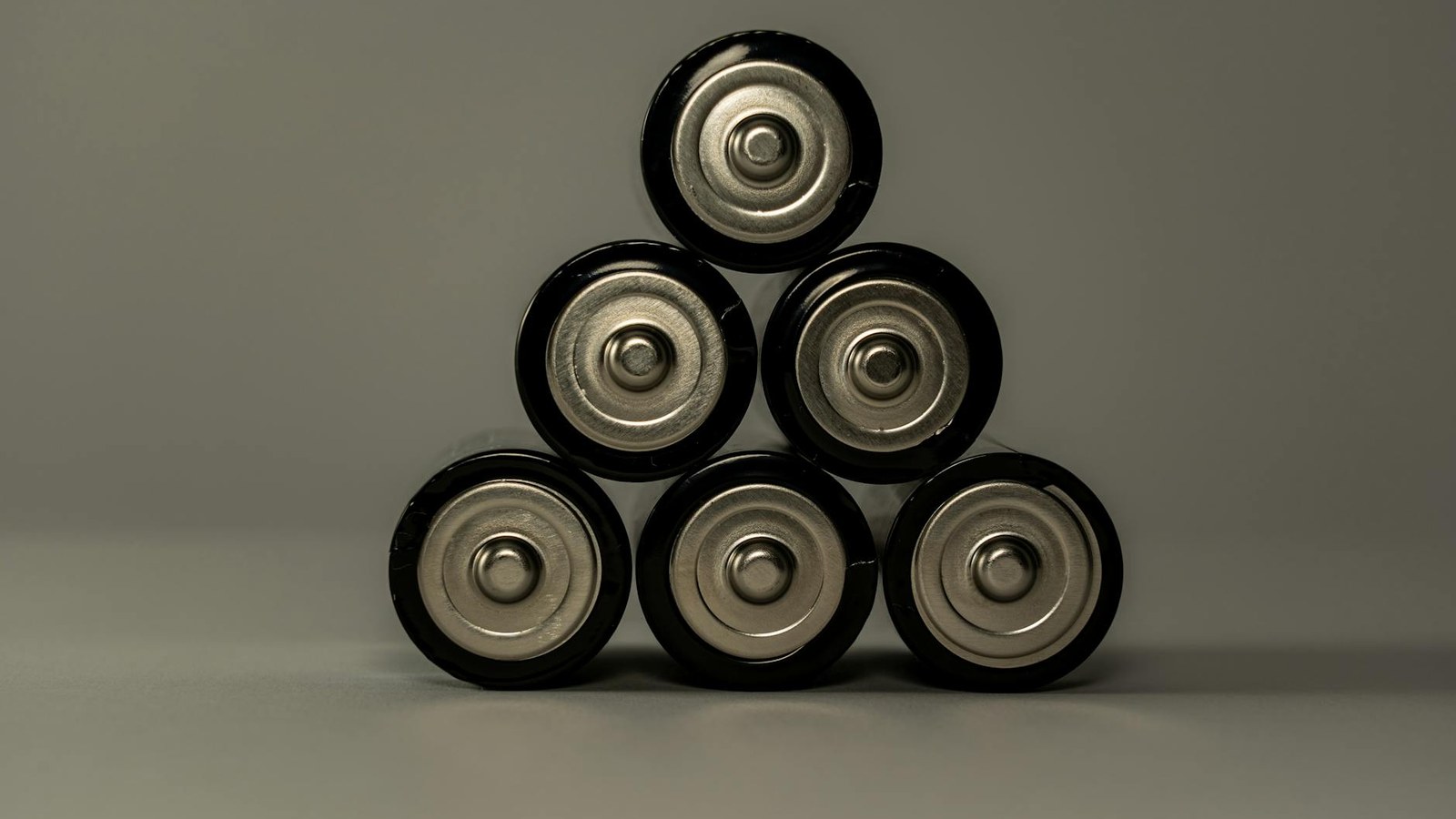 Batteriespeicher für PV: Rechnet sich das 2026 wirklich? Batteriespeicher für PV: Rechnet sich das 2026 wirklich?