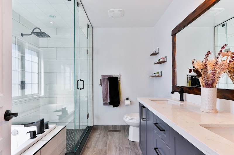 Sanitär & Installation: WC, Dusche, Bad — was wirklich realistisch ist